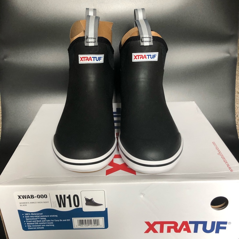 Xtratuf Women’s rain boot NWT